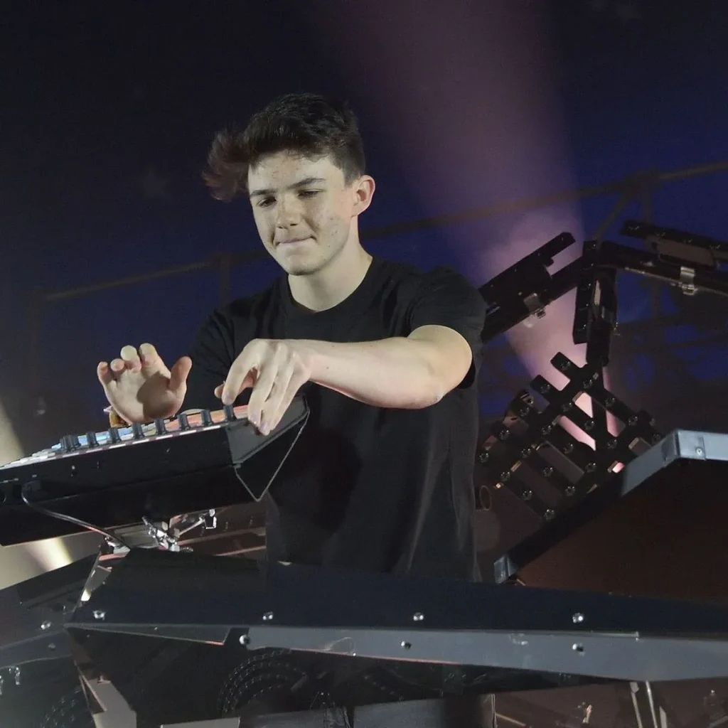 Petit Biscuit - Illustrationsfoto des Artikels über die reichsten französischen DJs