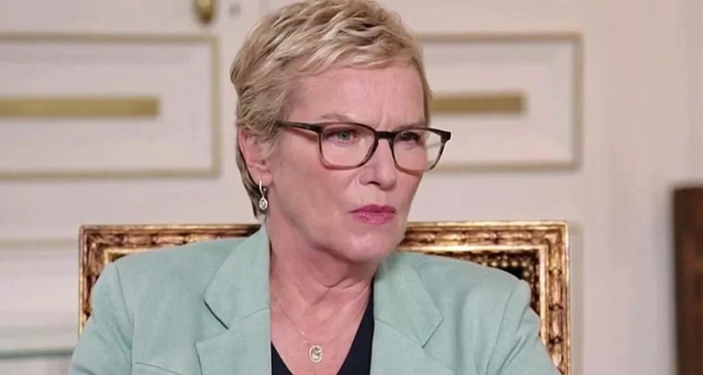 Élise Lucet - Photo illustration of Fortune Élise Lucet article