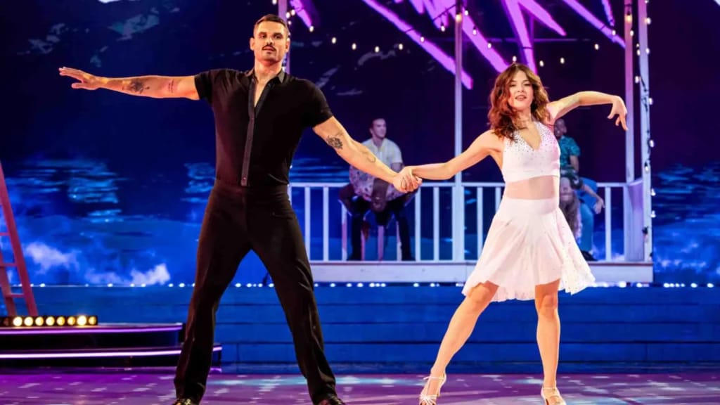 Florent Manodou et Elsa Bois dans Danse avec les Stars - Photo d'illustration de l'article Fortune Elsa Bois