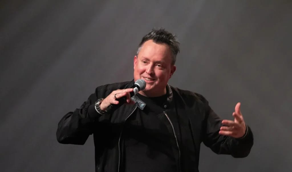 Fortune Mike Ward sur scène - Image d'illustration de l'article Fortune Mike Ward