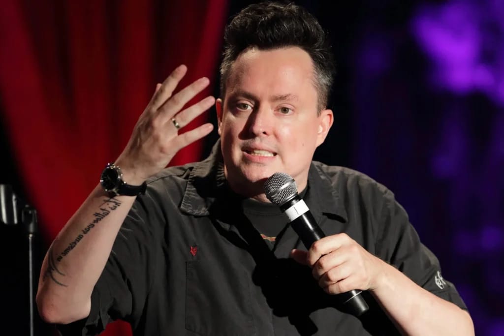 Fortune Mike Ward sur scène - Image d'illustration de l'article Fortune Mike Ward