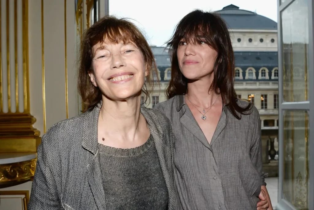 Jane Birkin und Charlotte Gainsbourg - Illustrationsfoto des Artikels Jane Birkin Vermögen