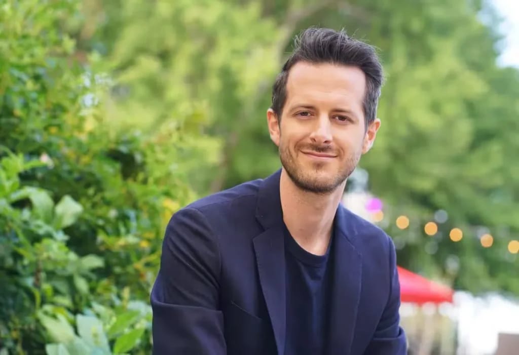 Philippe Vincent Foisy - Illustration photo for the Philippe Vincent Foisy Fortune article