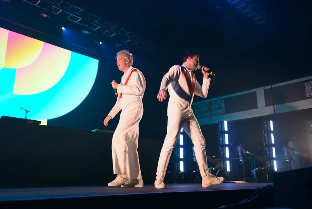 Polo & Pan on stage - Illustration photo of Fortune Polo & Pan article