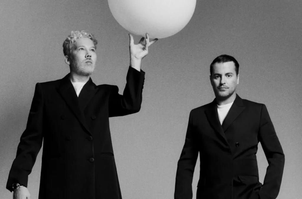 Polo & Pan on stage - Illustration photo of Fortune Polo & Pan article