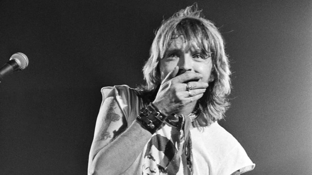 Renaud in his youth - Illustrative photo for the Renaud Net Worth article