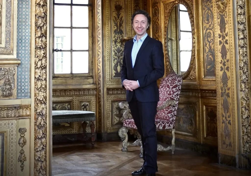 Stéphane Bern in Secrets d'Histoire - Illustration photo for the article Stéphane Bern Net Worth