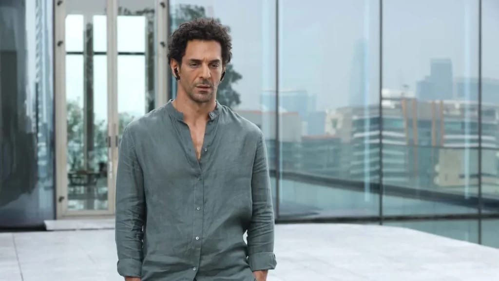Tomer Sisley in de rol van Largo Winch - Illustratie van het artikel Tomer Sisley Fortune