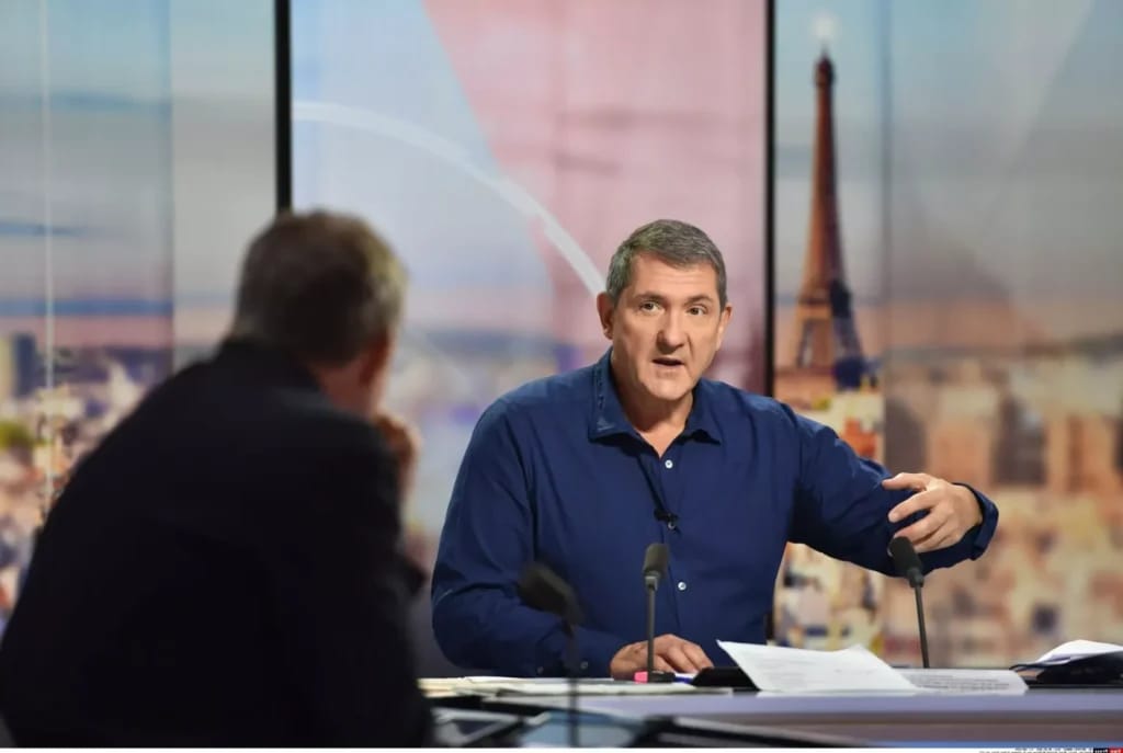 Yves Calvi in 24 heures en questions - Illustrationsfoto des Artikels Vermögen Yves Calvi