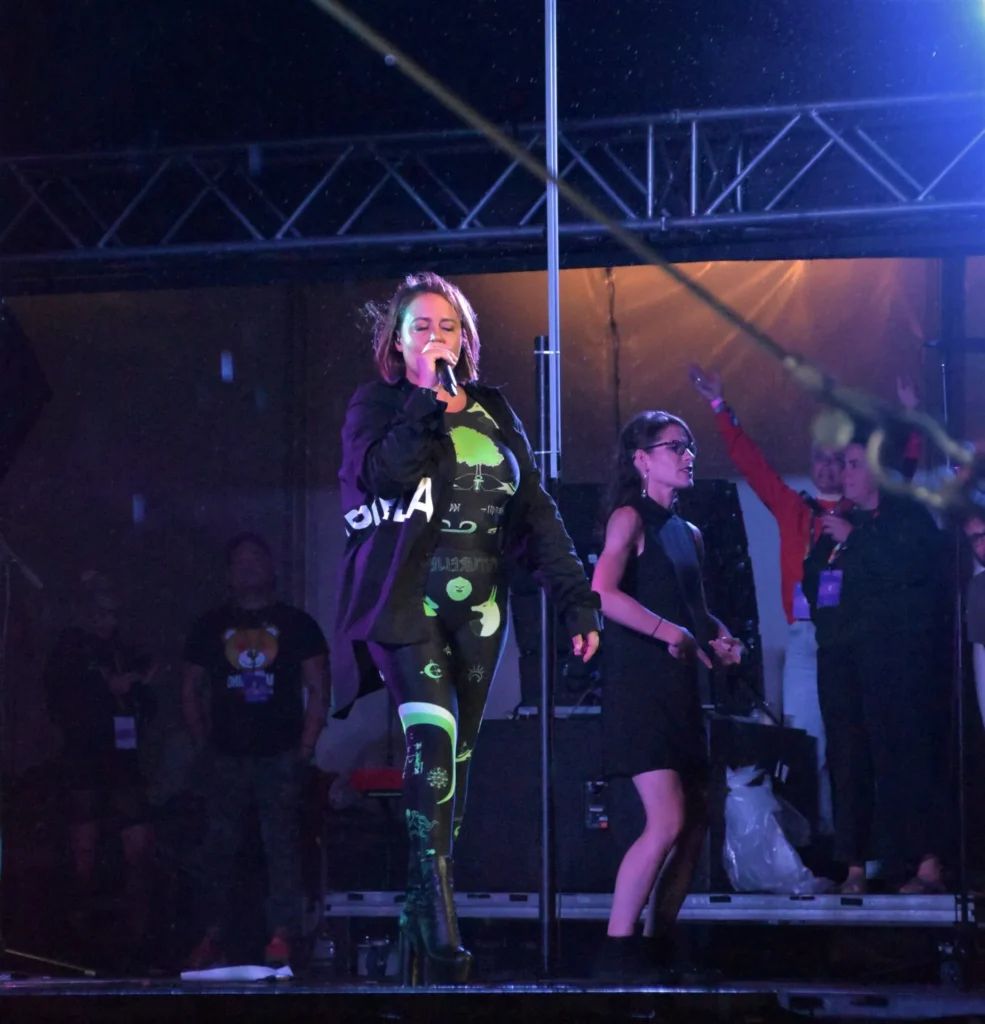 Ariane Moffatt op het podium - Illustratiefoto van het artikel Fortuin Ariane Moffatt