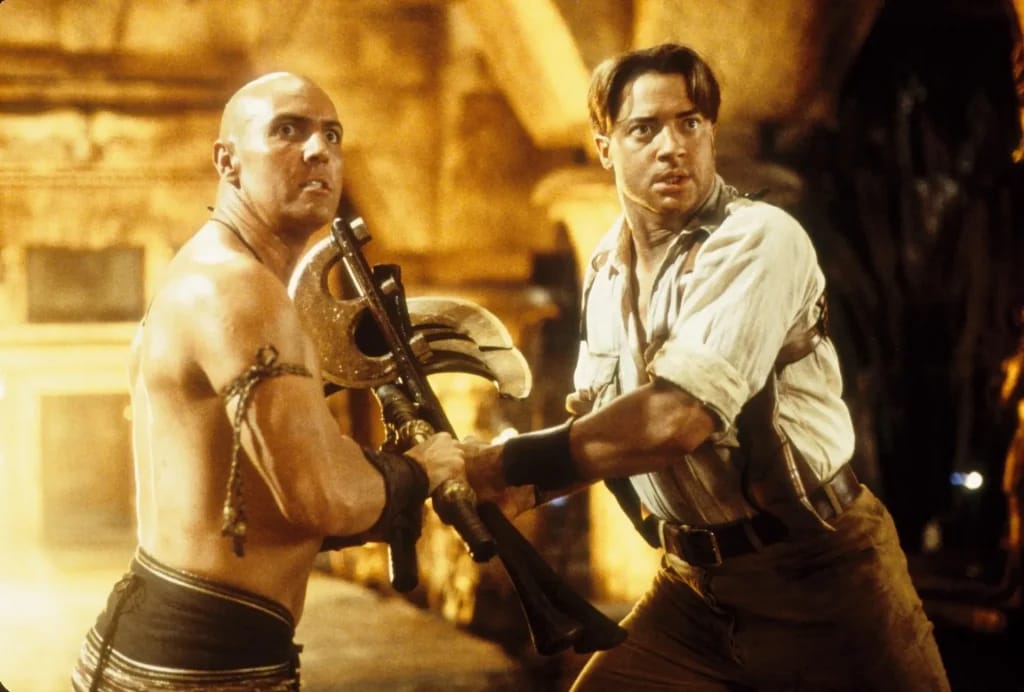 Arnold Vosloo und Brendan Fraser in Die Mumie kehrt zurück - Illustrationsfoto des Artikels Vermögen Brendan Fraser