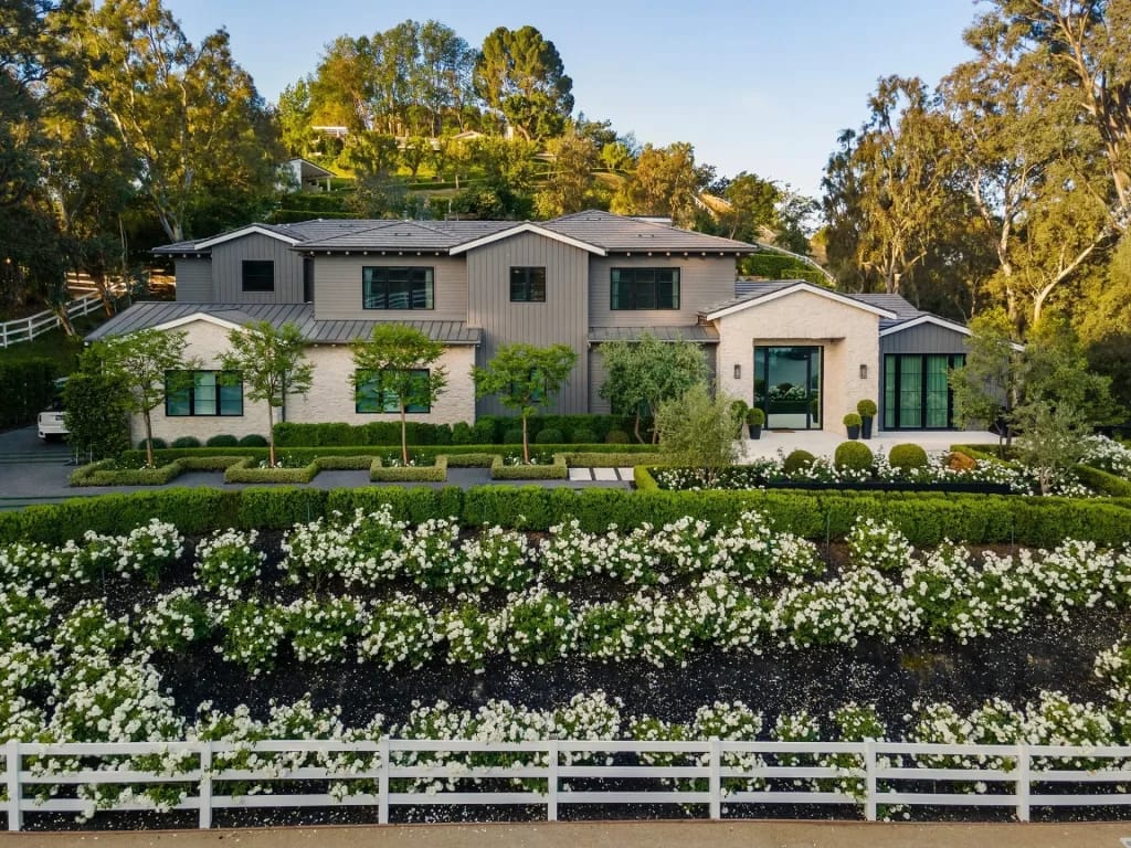 Howie Mandel's property - Illustration image for the Howie Mandel Net Worth article