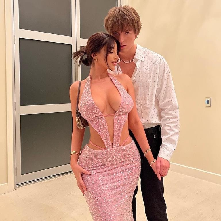 photo de Mikaela Testa Nude