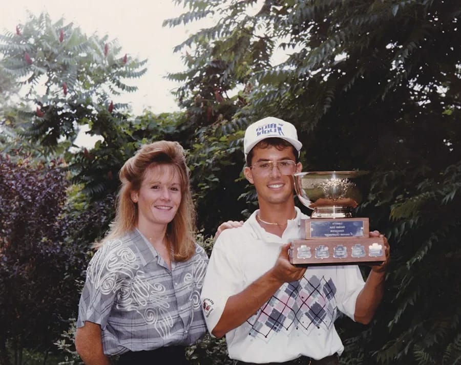 Mike Weir with his trophy at the Ontario Amateur Championship - Illustration photo for the Mike Weir Net Worth article
