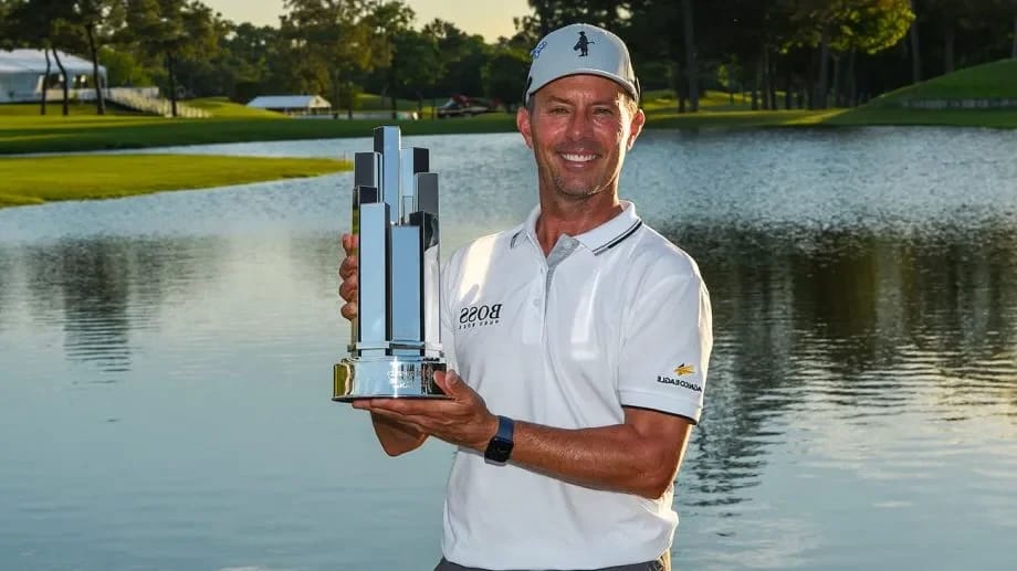Mike Weir with his first trophy on the PGA Tour Champions - Illustration photo for the Mike Weir Net Worth article