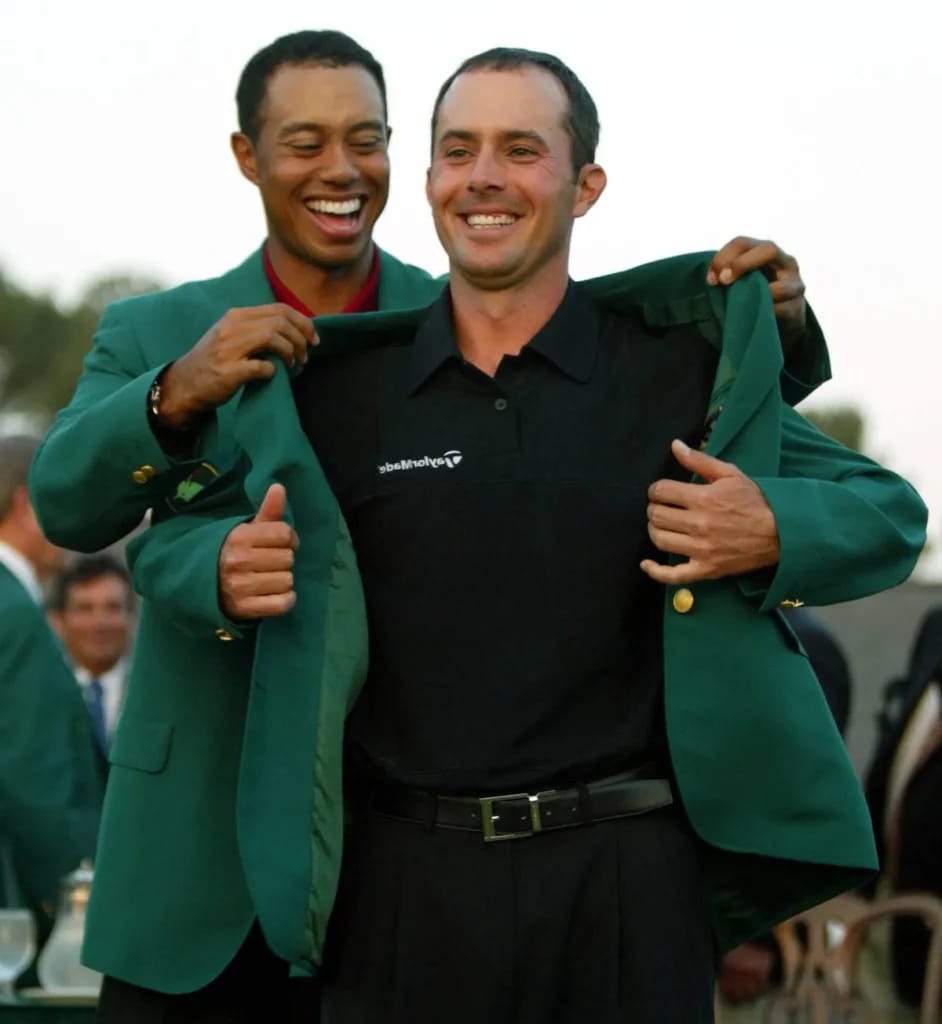 Mike Weir and Tiger Woods - Illustration photo for the Mike Weir Net Worth article