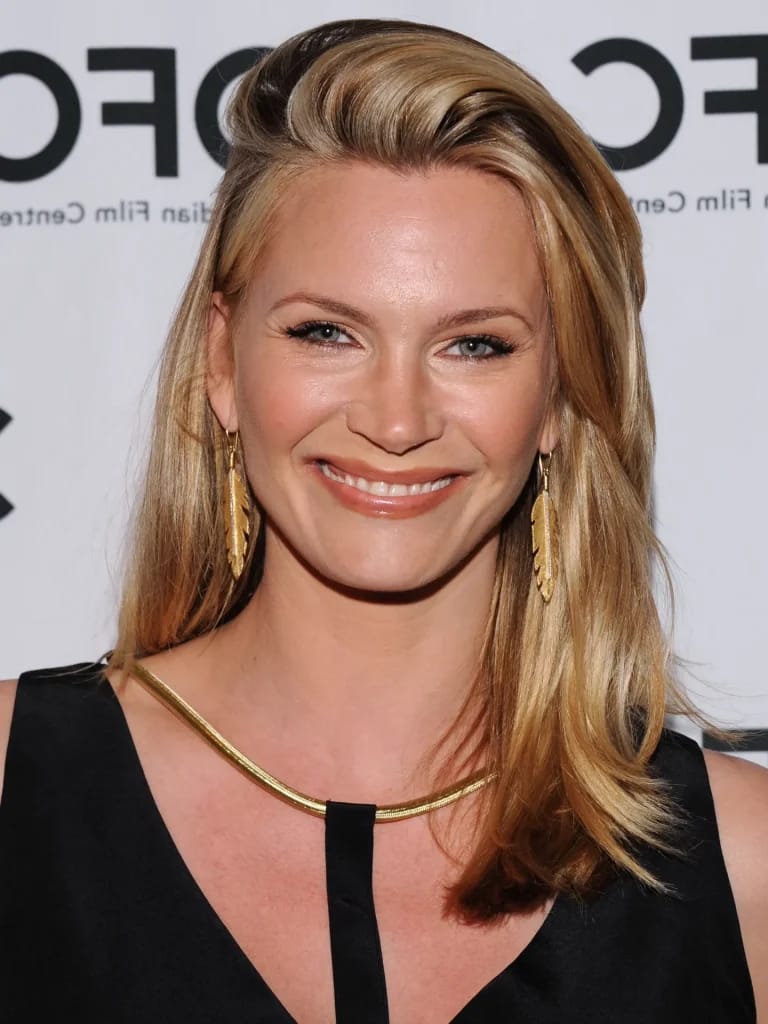 Natasha Henstridge - Illustratiefoto van het artikel Fortune Natasha Henstridge