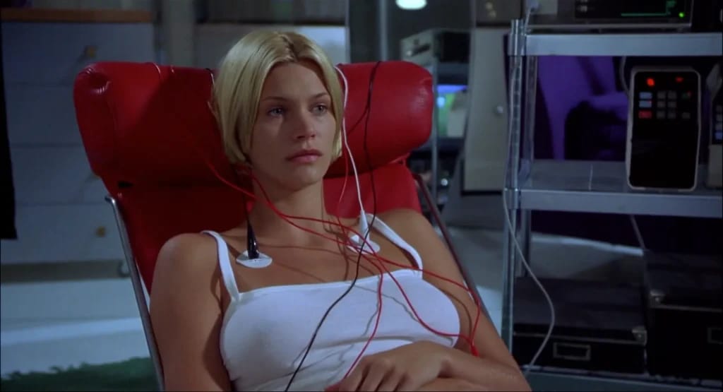 Natasha Henstridge in Spiecies II - Illustratiefoto van het artikel Fortune Natasha Henstridge