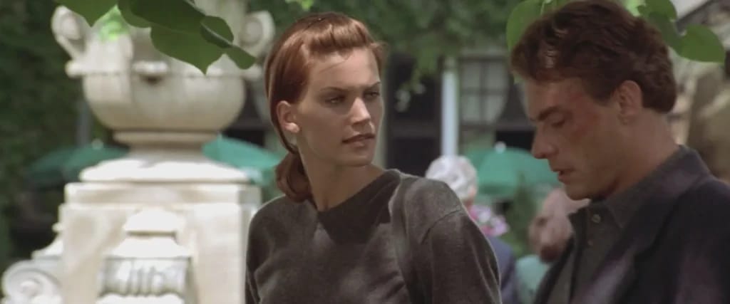 Natasha Henstridge en Jean-Claude Van Damme in Maximum Risk - Illustratiefoto van het artikel Fortune Natasha Henstridge