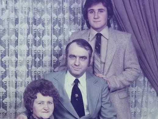 Robert Herjavec and his parents - Illustration photo for the Robert Herjavec Net Worth article