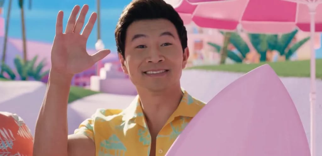 Simu Liu in Barbie - Illustrationsfoto des Artikels Vermögen Simu Liu