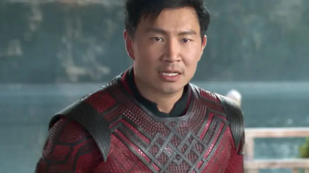 Simu Liu in der Rolle des Shang-Chi - Illustrationsfoto des Artikels Vermögen Simu Liu