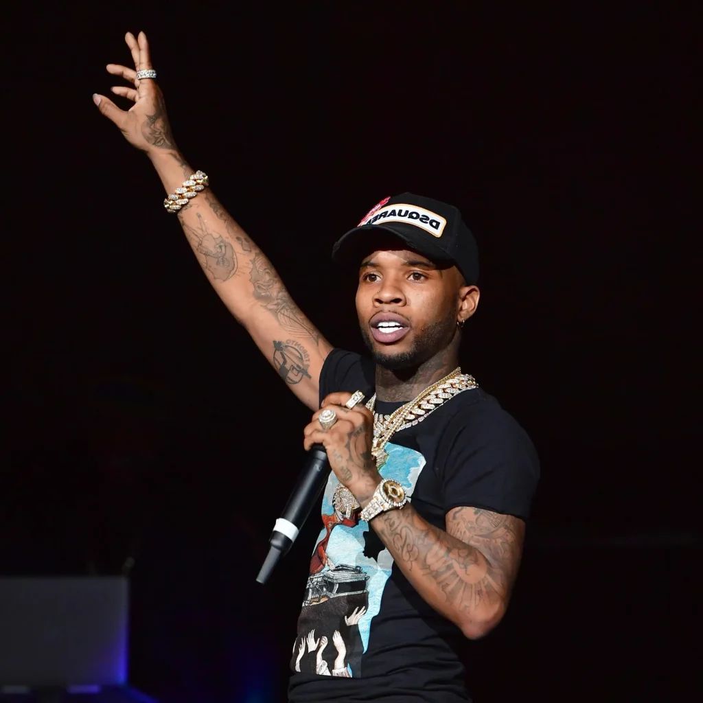 Tory Lanez Live auf der Bühne - Illustrationsfoto des Artikels Vermögen Tory Lanez