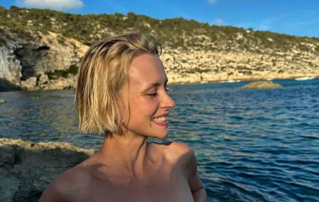 Angèle Topless