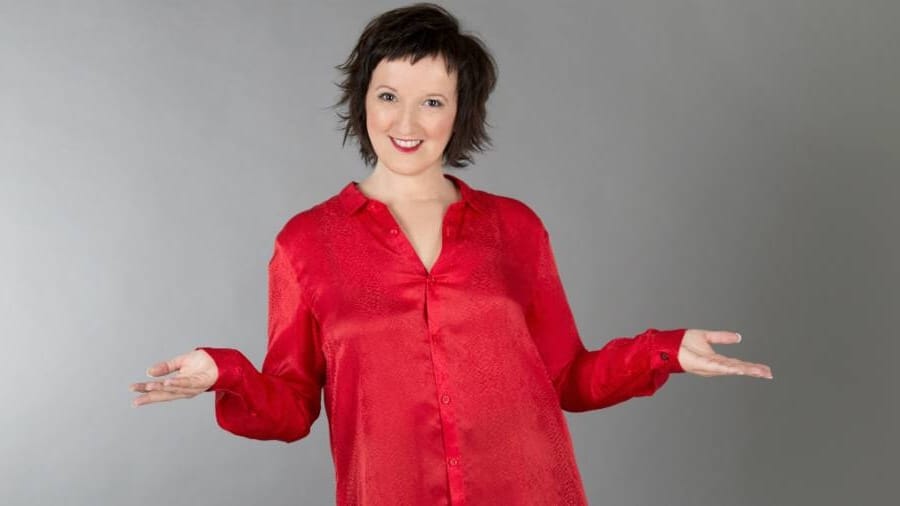 Anne Roumanoff en rouge