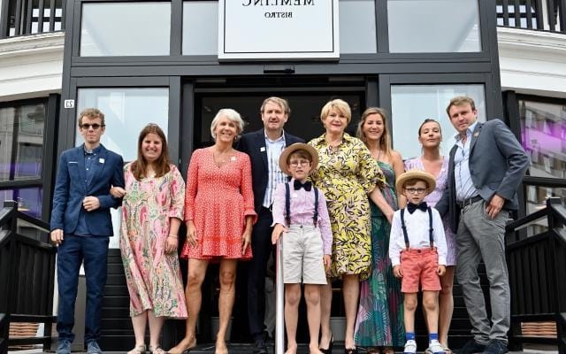 Photo de famille devant le Memlinc