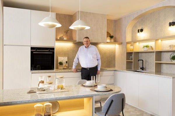 Dovy Keukens: Succès de la Famille Muylle avec 40M€ – Tradition et Innovation depuis 1980