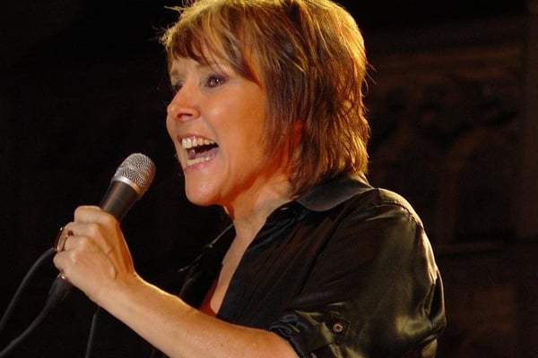 Dani Klein: 10 Millions d’Albums Vendus et une Carrière Emblématique dans la Musique Belge