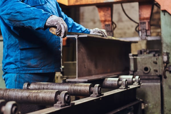 La Famille Holvoet: De la Transformation de l’Acier à une Fortune de 66 Millions d’Euros