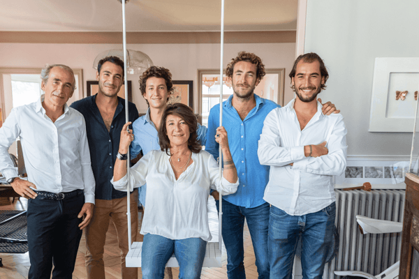 La Famille Kretz : Les Secrets d’une Fortune de 29 Millions d’Euros grâce à « L’Agence » sur Netflix