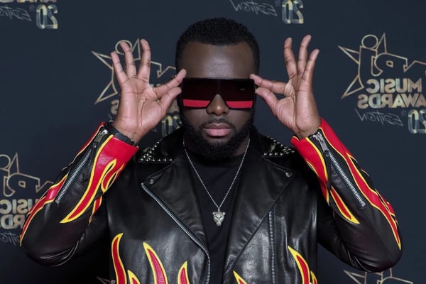 Fortune Maître Gims: L’ascension fulgurante d’un artiste multi-platine