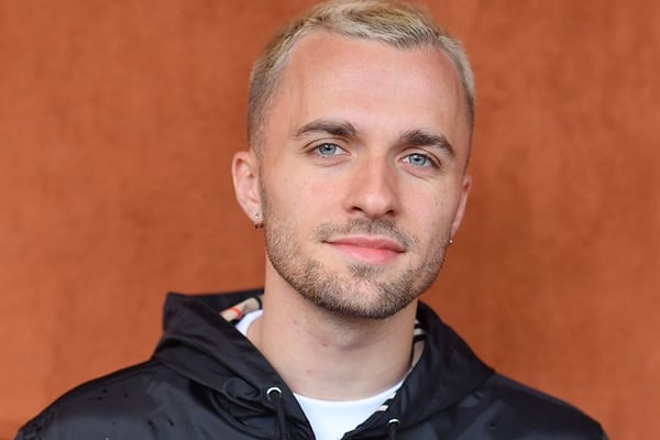 Squeezie : De Passionné de Jeux Vidéo à une Fortune de 36 Millions d’Euros en 4 Étapes