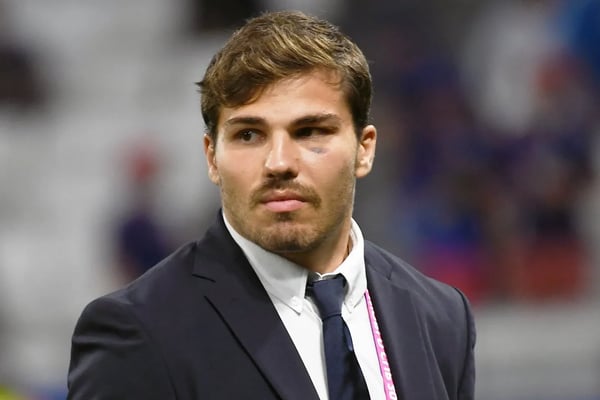 Salaire Antoine Dupont : Le rugbyman français parmi les mieux payés du Top 14