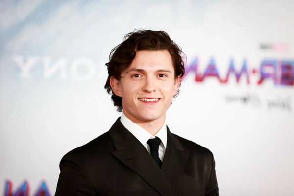 Fortune Tom Holland : Révélations sur sa Carrière Fulgurante à Hollywood