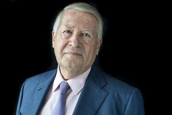 Alain Duhamel : Les 5 Moments Clés de sa Trajectoire vers une Fortune de 16 Millions