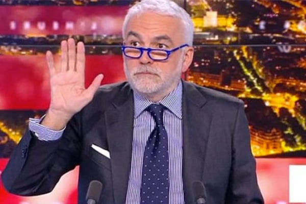 Pascal Praud : Parcours et Fortune d’un Journaliste Influant en 2025
