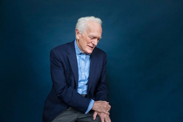 Philippe Labro mieux payé en 2025 : L’écrivain et journaliste atteint un nouveau sommet de rémunération