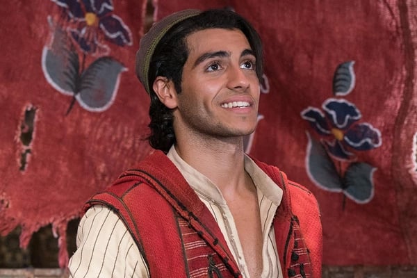 Mena Massoud Fortune: L’évolution de la fortune de la star d’Aladdin en 2025