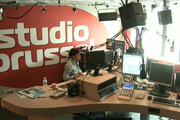 Het ritme van een legende: Ben Crabbé, 5000 televisieafleveringen en Vlaamse rockpulsen