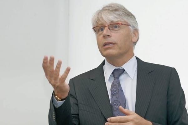 Fortuin van Pierre L'Hoest, Medeoprichter van EVS Broadcast Equipment: Succes en Investeringen in 2025