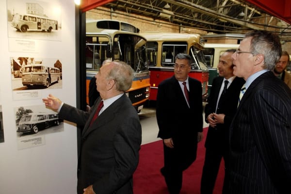 Frank Van Hool: Fortuin van meer dan €93 miljoen en leider in de Belgische transportsector