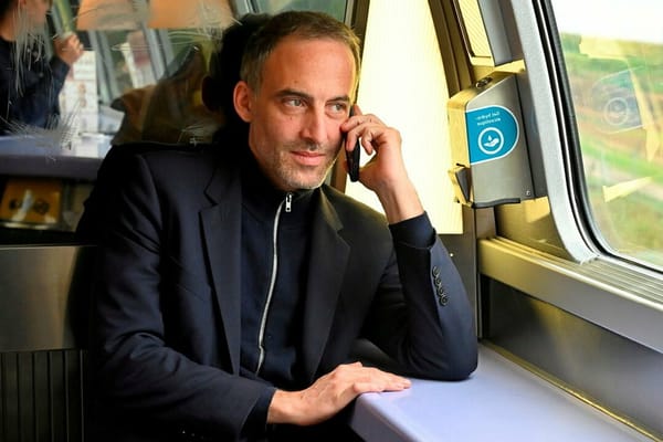 Raphaël Glucksmann's 6 strategieën voor het opbouwen van een politiek fortuin