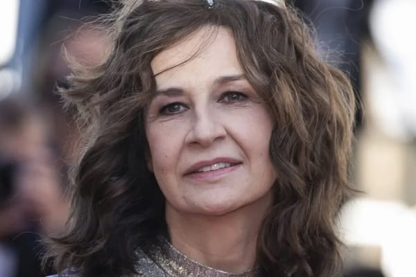 Valérie Lemercier: Hoe ze een fortuin van €15 miljoen opbouwde in film en theater