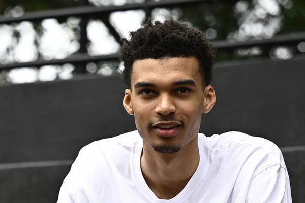 Het salaris van Victor Wembanyama: Inkomensanalyse van de Franse basketbalspeler in 2025