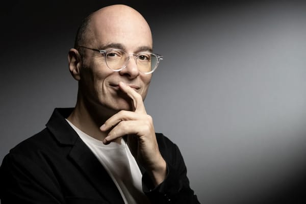 De 10 rijkste auteurs in Frankrijk: vermogensrangschikking 2025