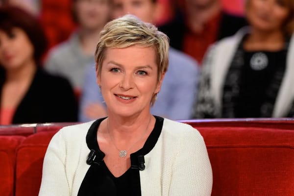 Het fortuin van Élise Lucet: de indrukwekkende rijkdom van de onderzoeksjournaliste